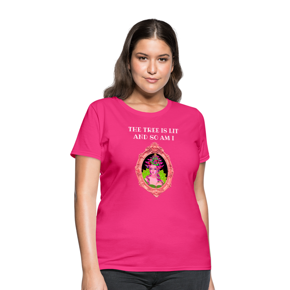 The Tree is Lit And So Am I - Women's Christmas T-Shirt - fuchsia